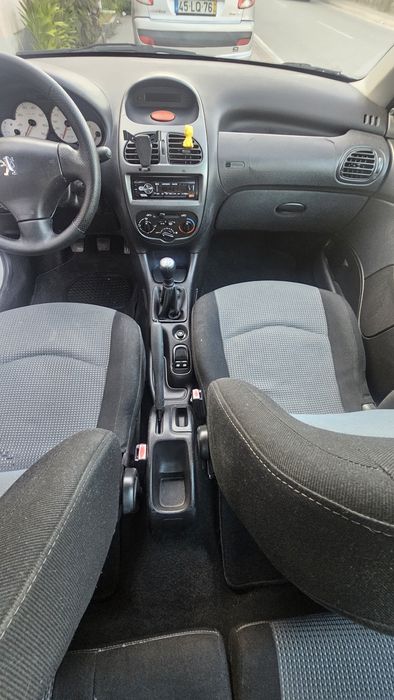 Peugeut 206 impecável