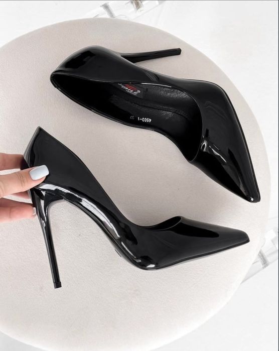 Човники чорні лакові