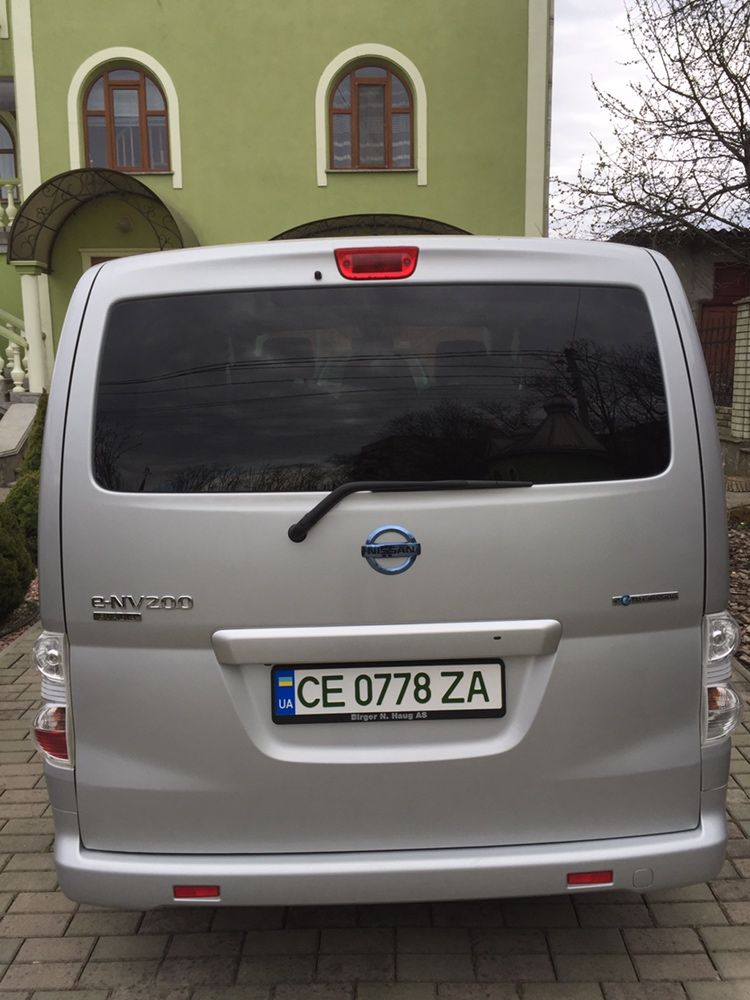 NISSAN eNV-200 EVALIA (40-кВтг), 7-місць.