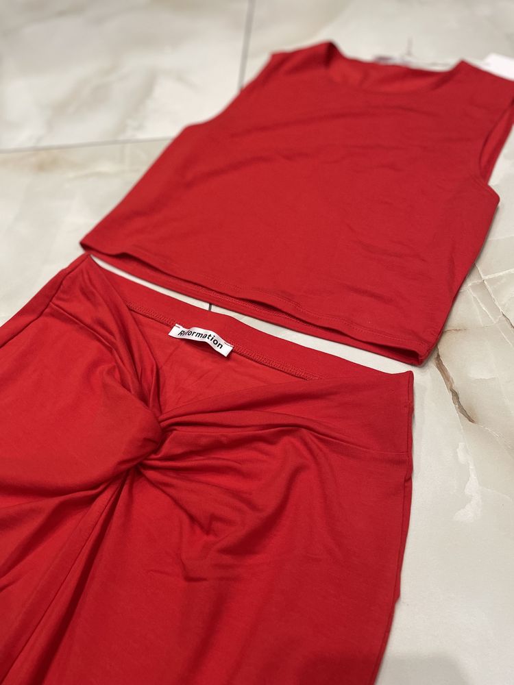 Rylan Two Piece набор женский юбка костюм топ красный
