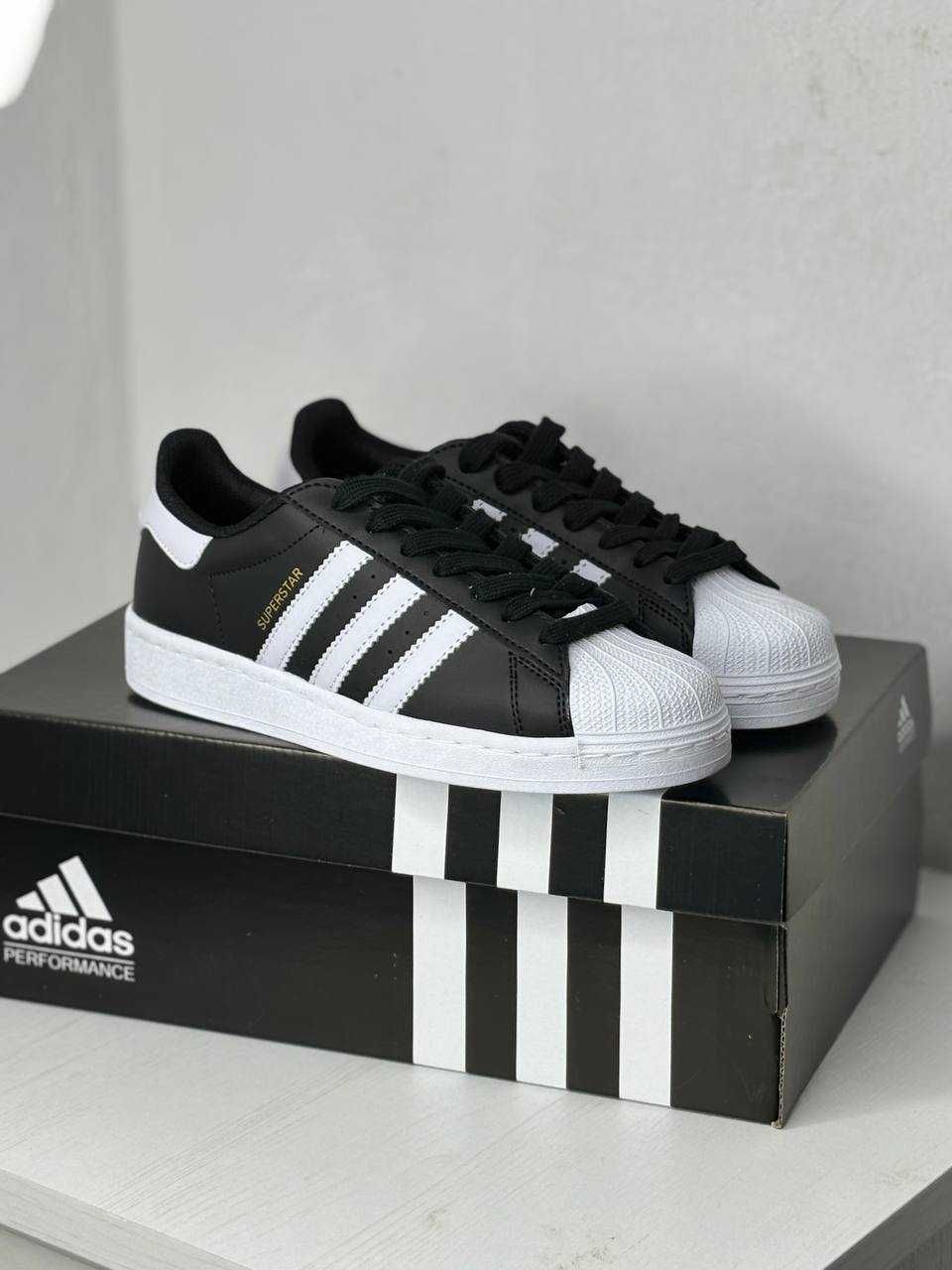 Кросівки кросовки Adidas Superstar Black and White чорні та білі