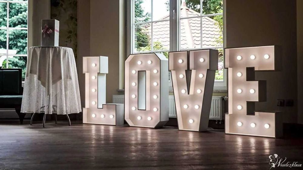 Sprzedam solidny napis LOVE ze sklejki