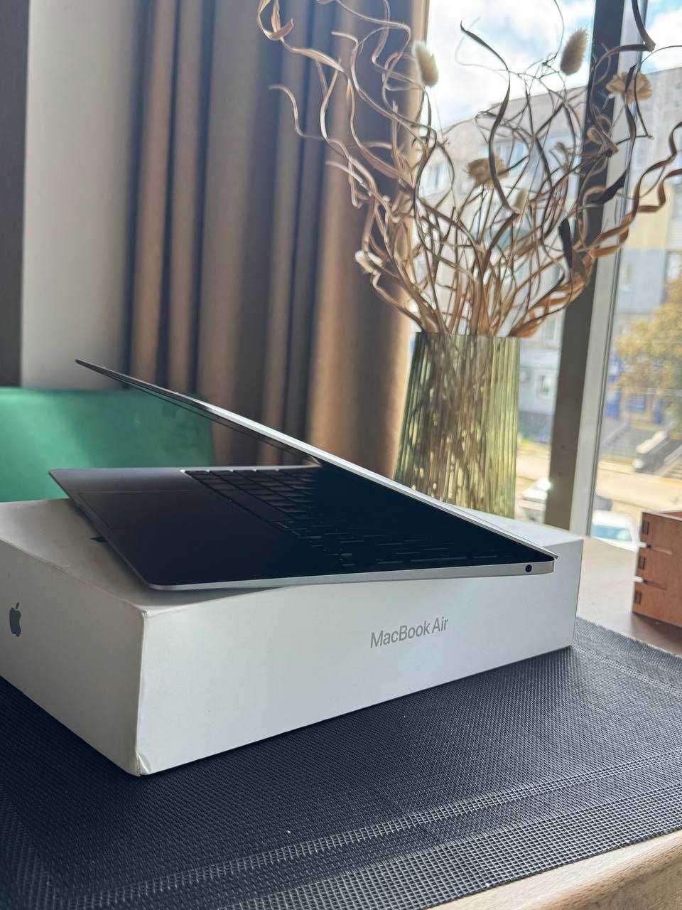 MacBook Air M1 91% батарея в идеале полный комплект