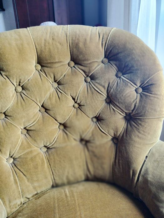 Cadeirão  ,senhorinha em veludo