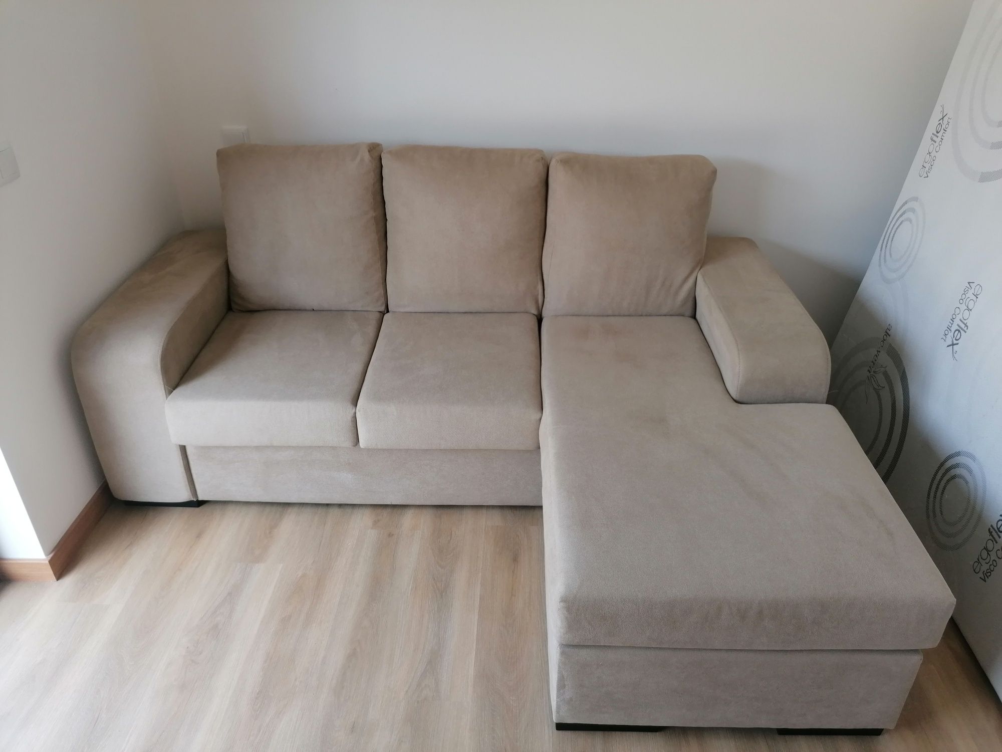 Cama de casal mais sofá