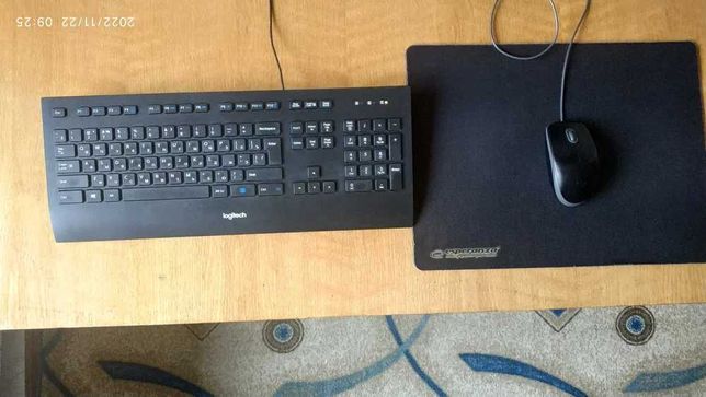 клавіатура з мишкою Logitech та ковриком в комплекті