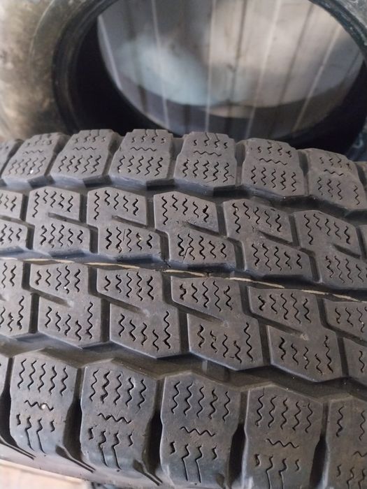 Opony dostawcze zimowe używane  rozmiar 215/75/16C