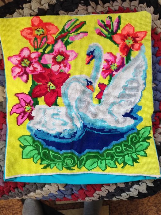 Продам вишиту подушку ручної роботи