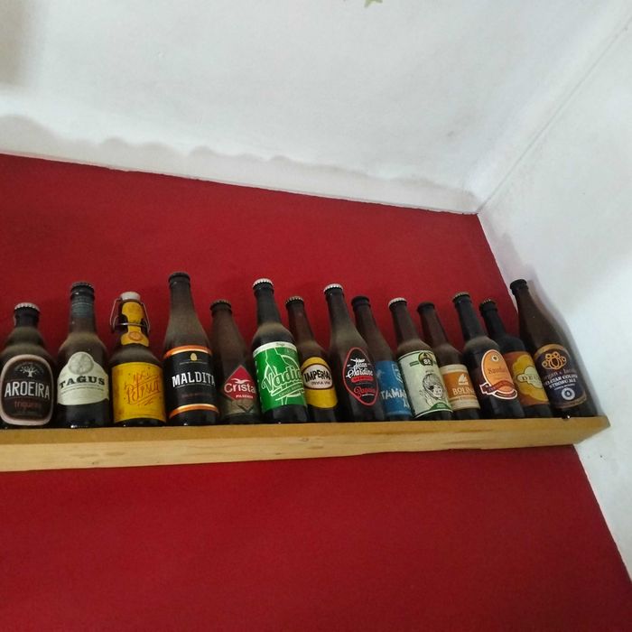 Coleção de 55 garrafas de cerveja, com carica - várias marcas e países