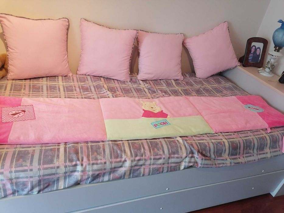 Colcha de Winnie the pooh e protecção de grades para cama bebé