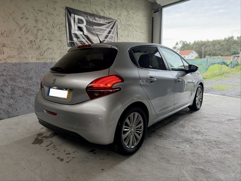 Peugeot 208 1.2 VTI Style - Desde 130€ Mês