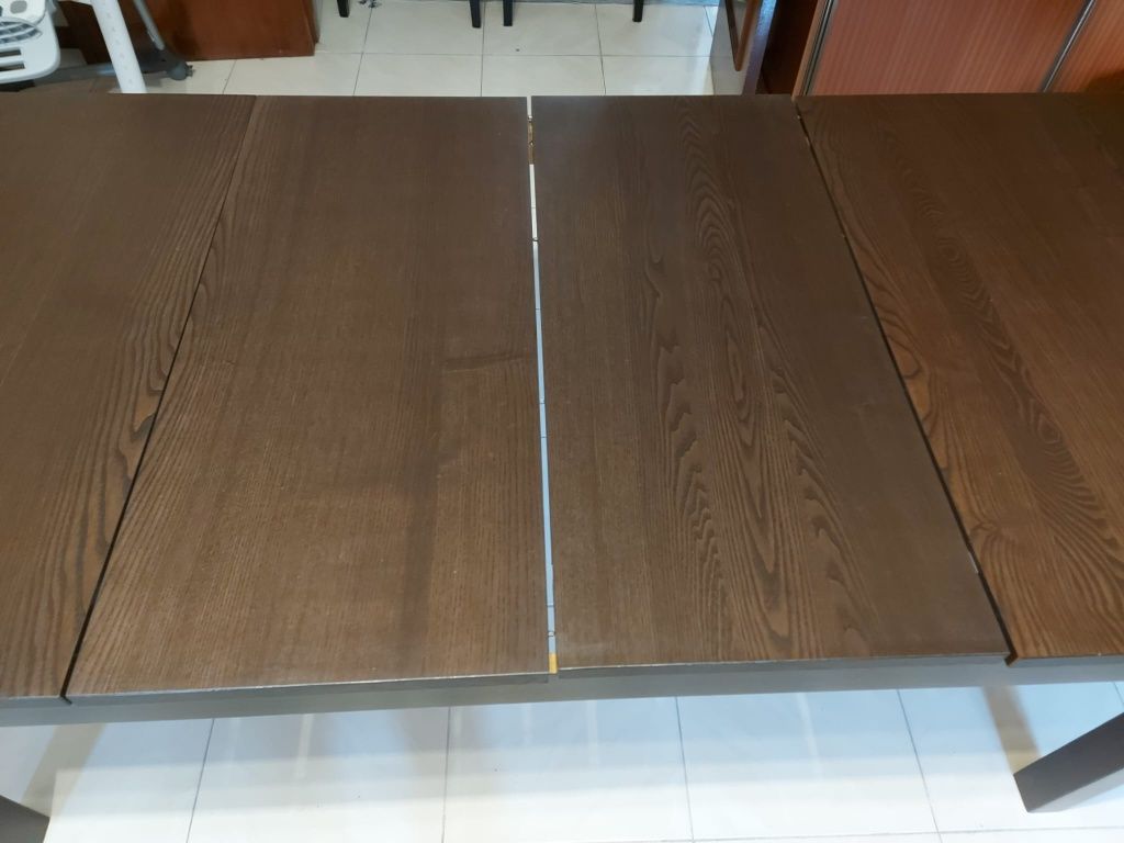 Mesa extensível Ikea modelo BJURSTA
