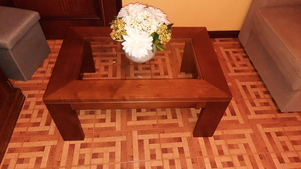 Mesa apoio de sala de estar.