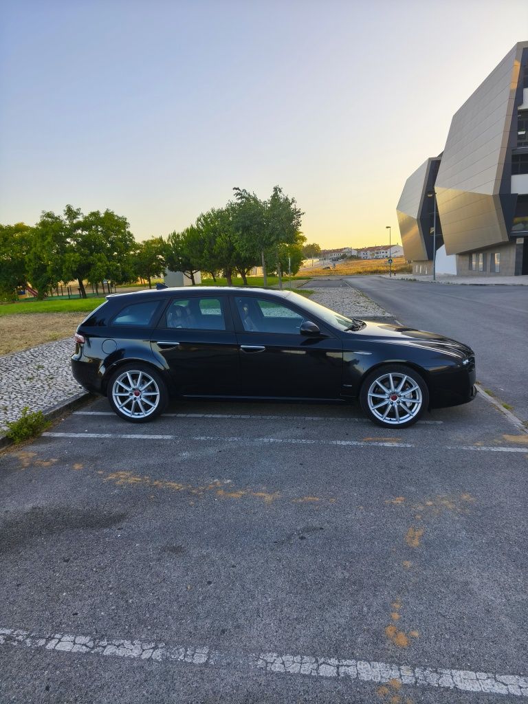 ALFA ROMEO 159 SW 2.4 JTDm 200+ CV - NACIONAL  
Morada: