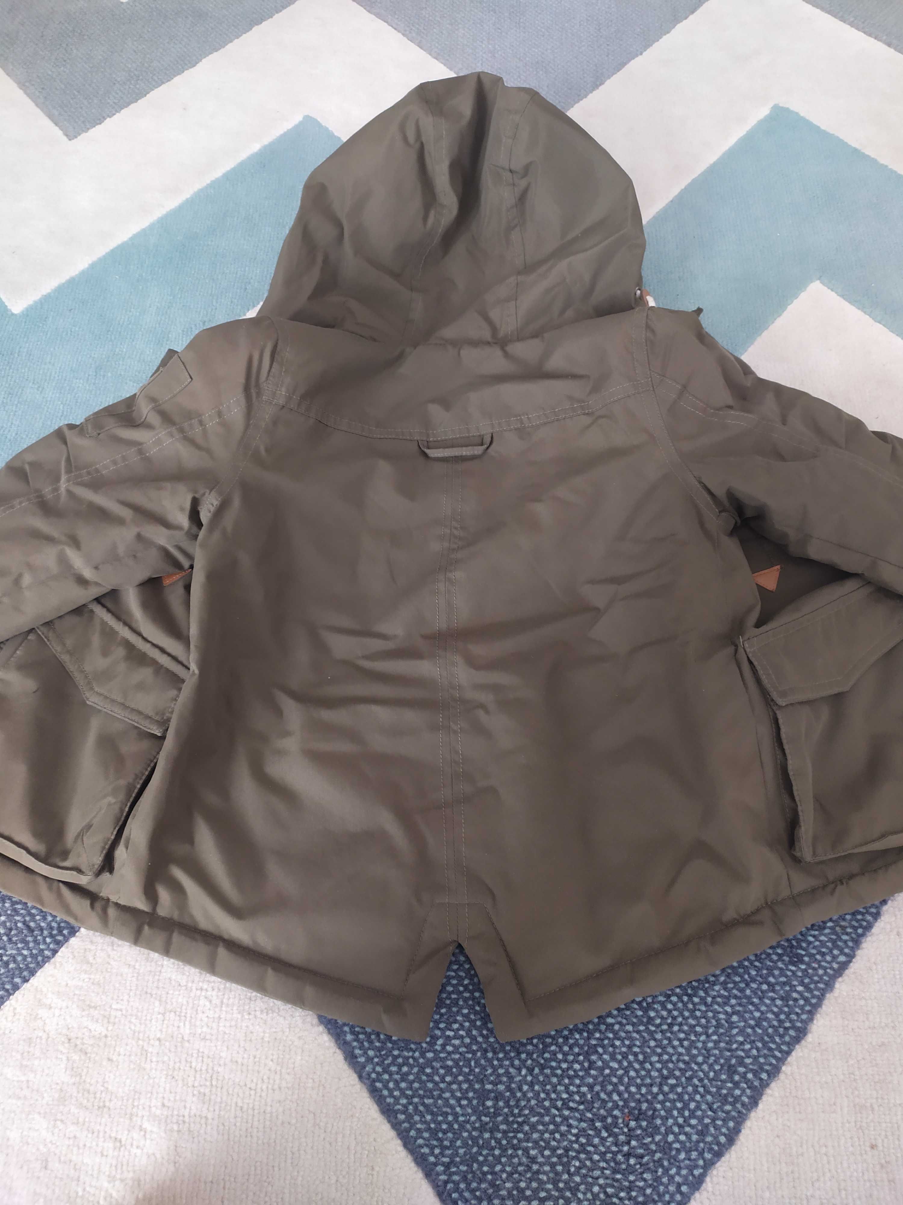 Kurtka chłopięca parka r. 98 . Pasuje na 3-4 latka.