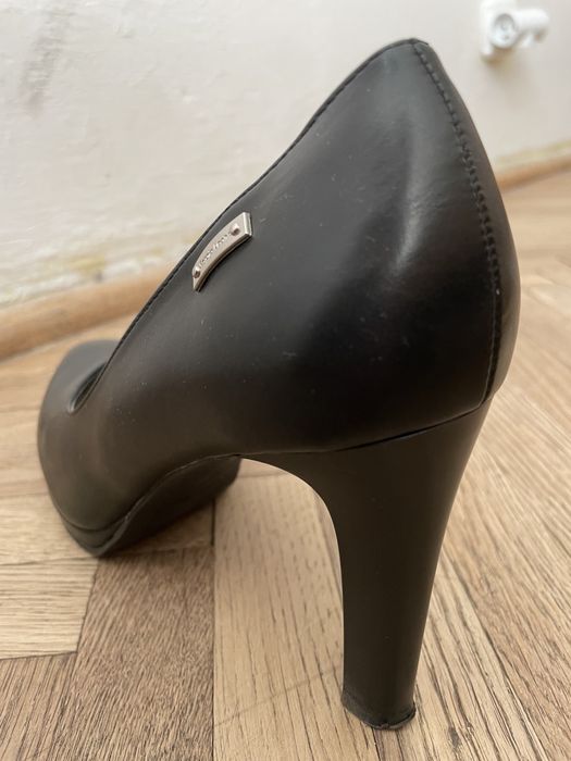 Czarne buty na obcasie