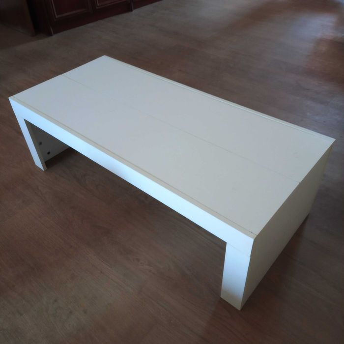 Mesa IKEA simples em branco – elegante e versátil 110cm x 50cm x 35cm