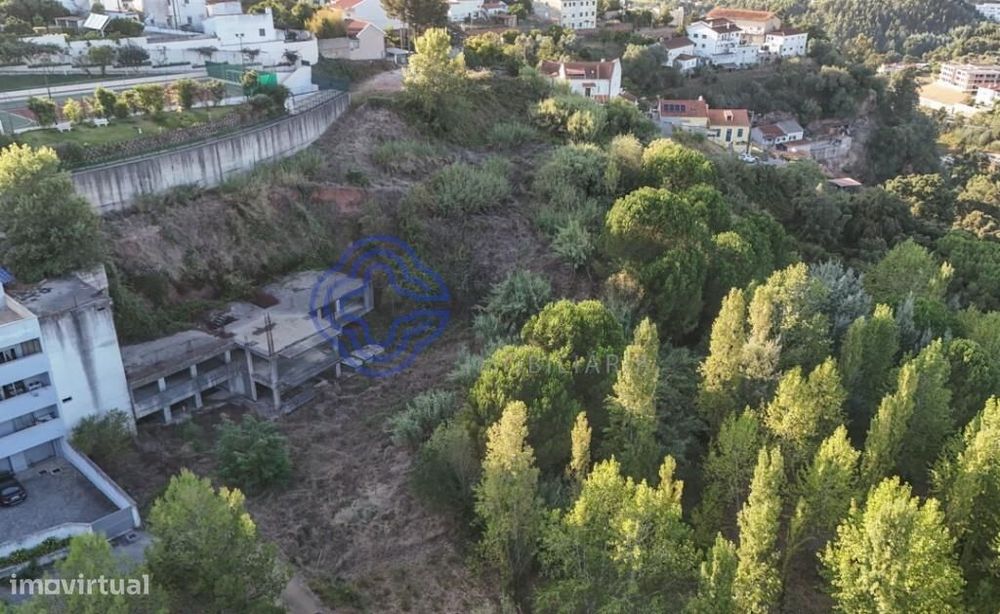 ### Terreno  em Santo António dos Olivais: Oportunidade Única de Inves