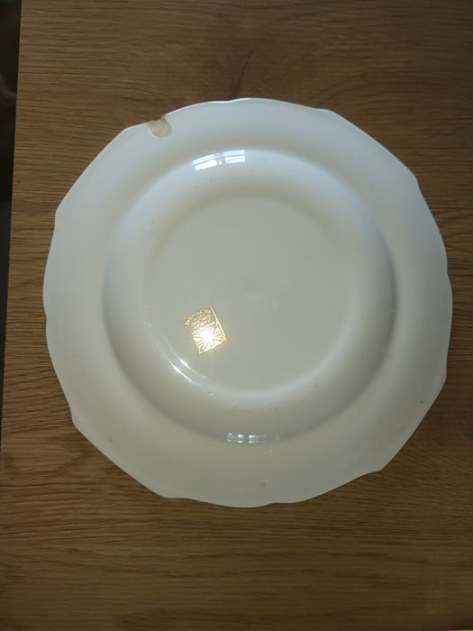 Dwa stre angielskie talerze