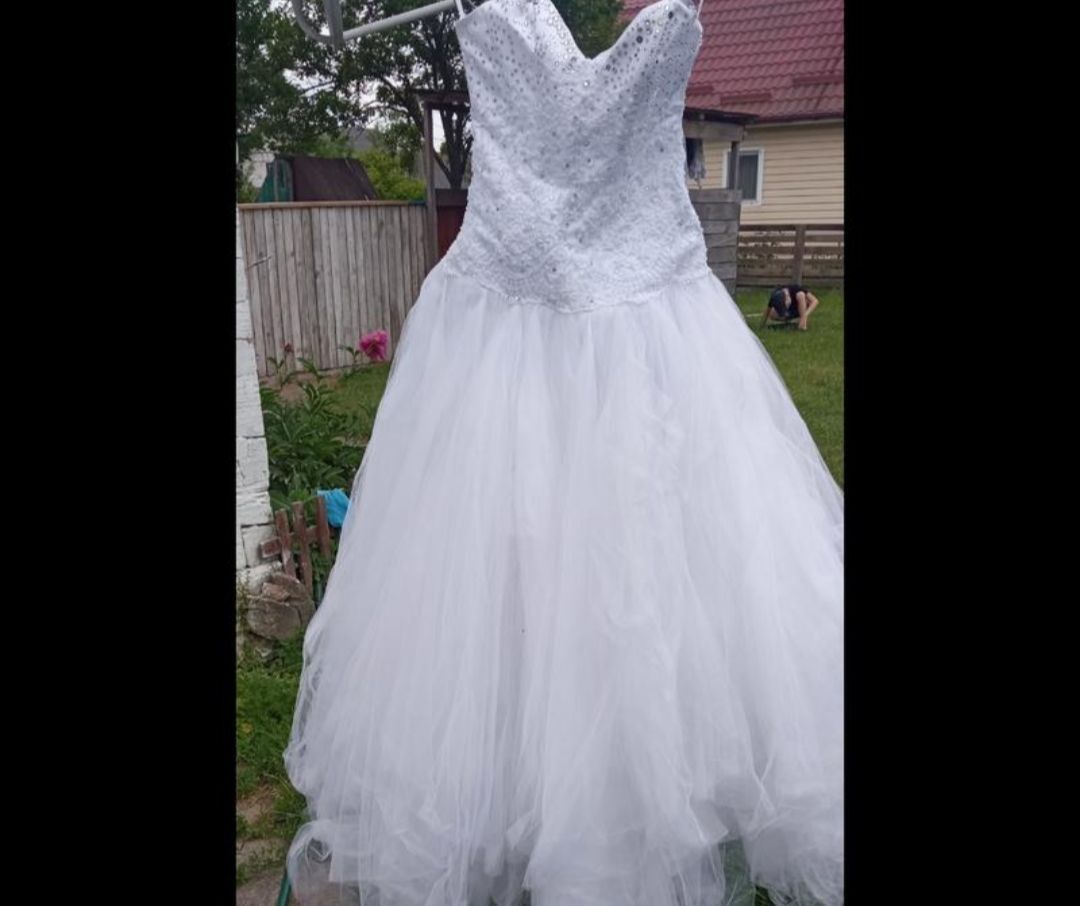 Весільна сукня   .