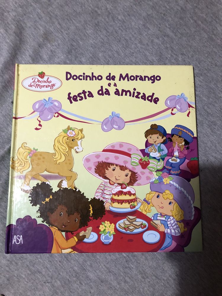 Conjunto de livros da docinho de morango