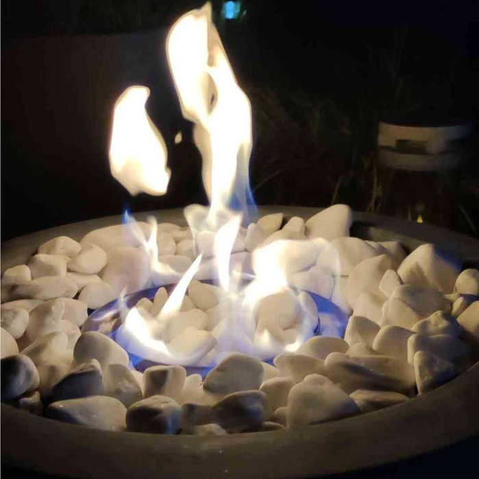 Biokominek wolnostojący z betonu na stół