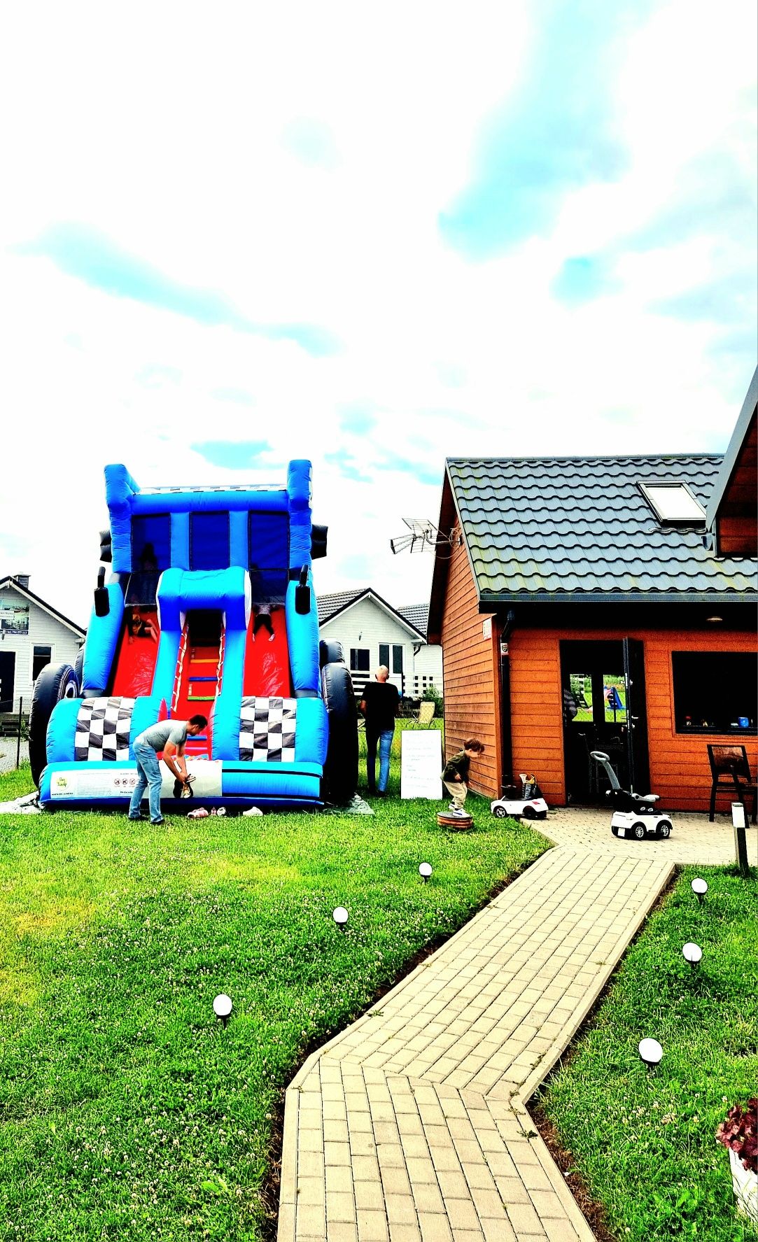 Domki Mielno Arkadia podgrzewany basen,  dmuchana zjeżdżalnia. ZOBACZ