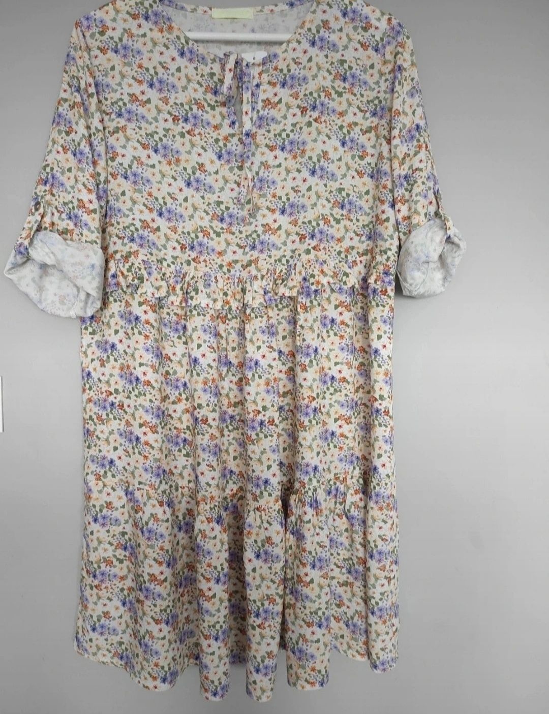 Nowa sukienka w kwiaty , styl babydoll oversize, falbany kwiatuszki