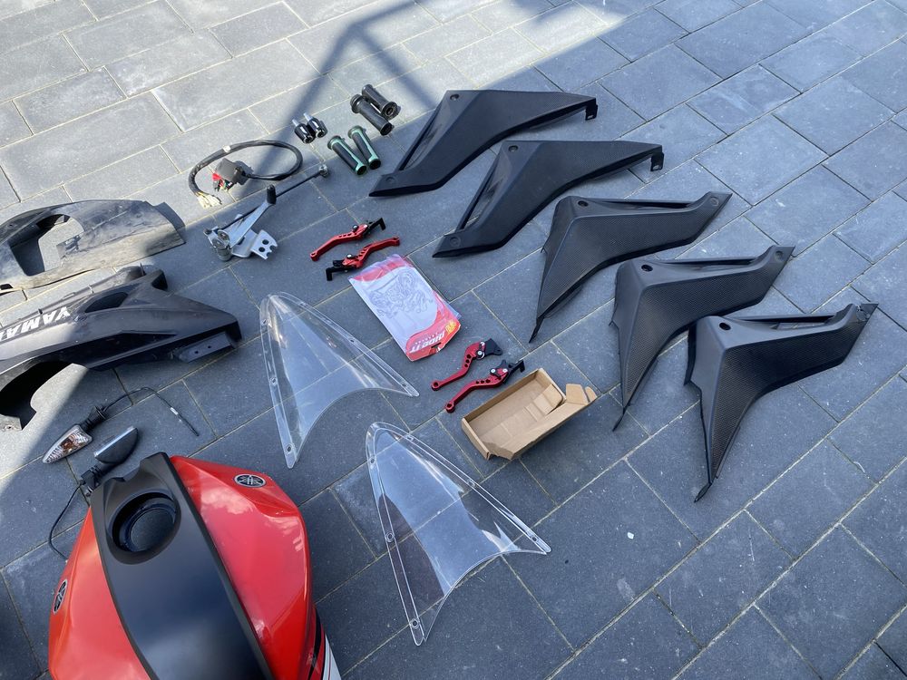 Owiewki plastiki czesci plug bok boczek banan bak yamaha yzf r125