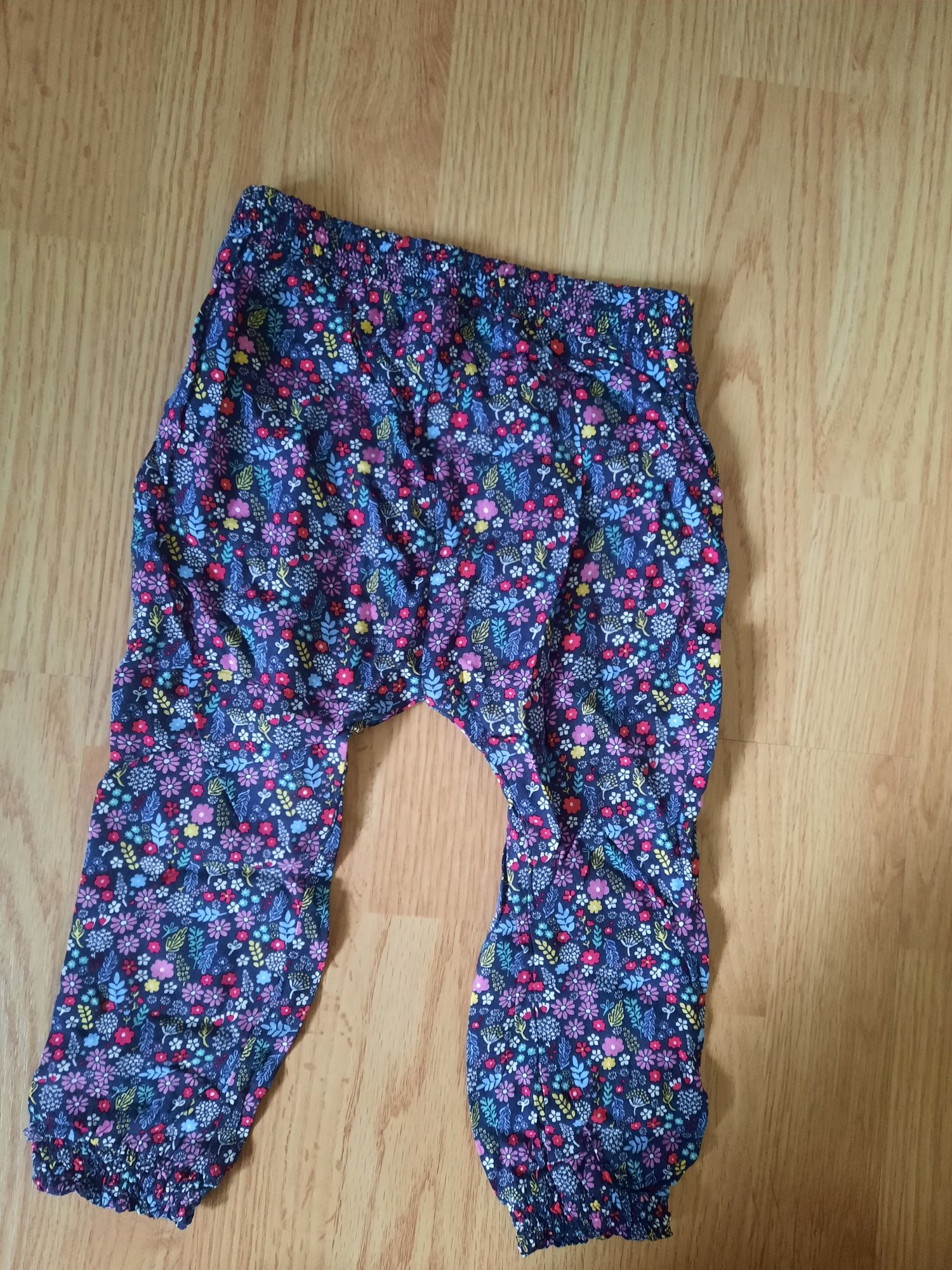Luźne spodnie r. 80/86