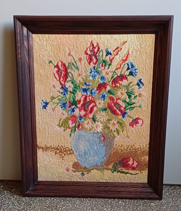Haftowany obraz w drewnianej ramie 67x55 cm Kwiaty w wazonie