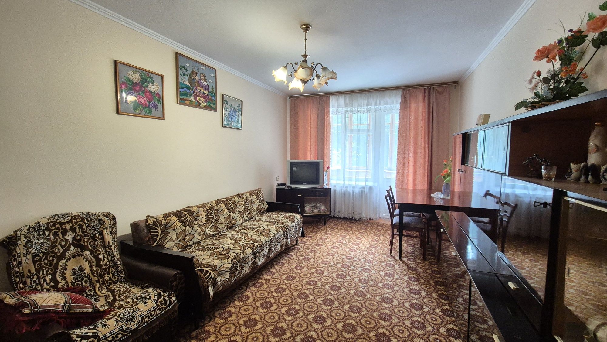 )( Продаж 3-К квартири в тихому районі міста