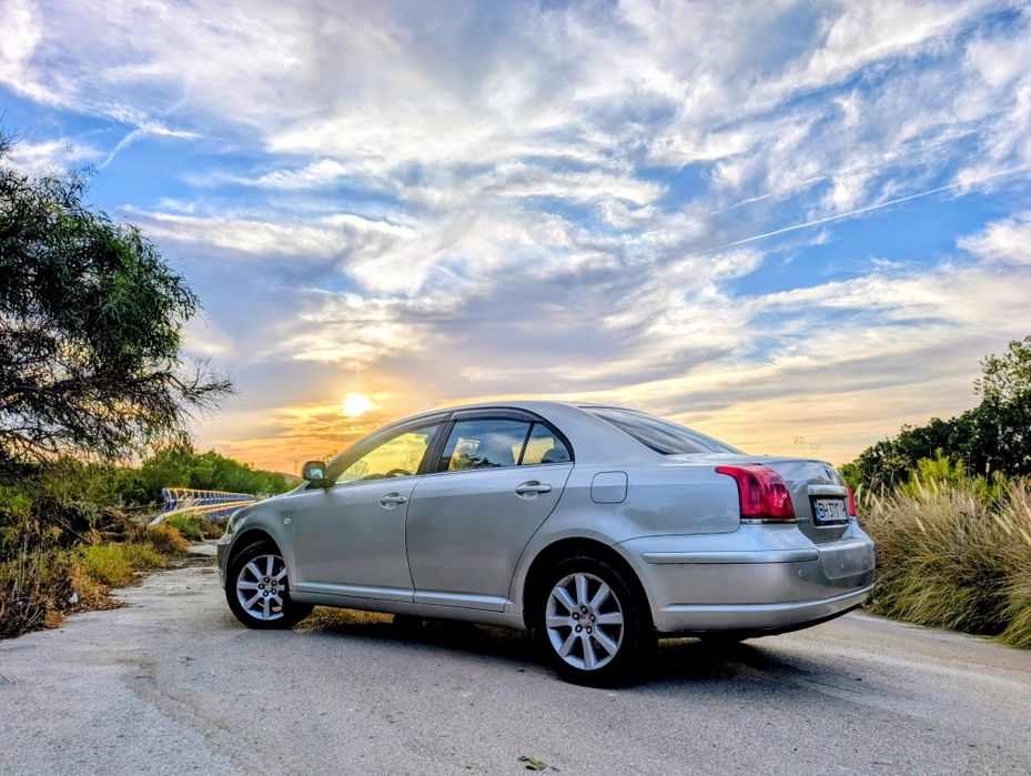 Продам машинуToyota Avensis