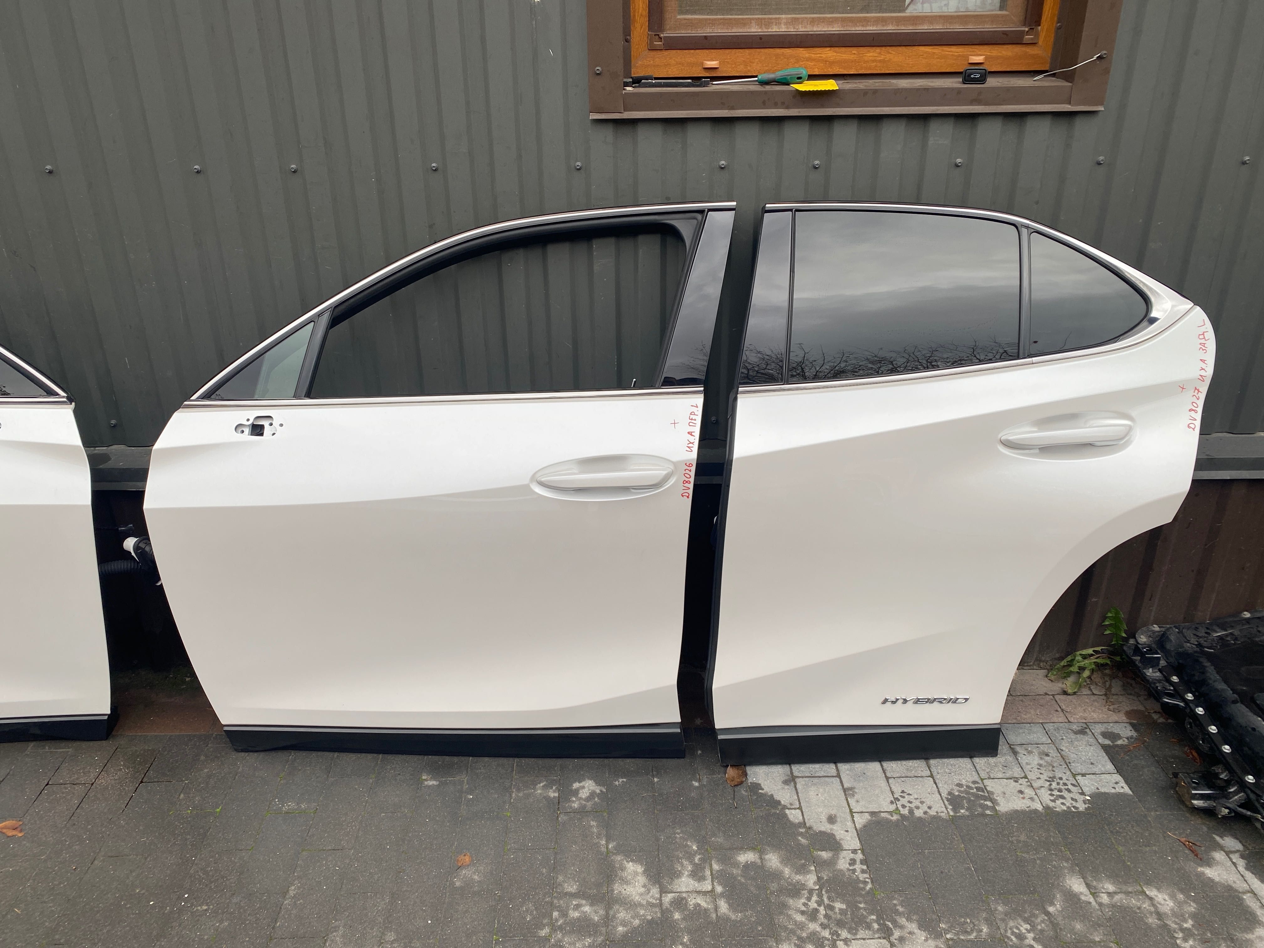 Lexus UX Двері передні Двері задні. Ціна договірна!