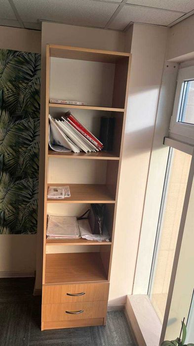 Офісні меблі в ідельному стані