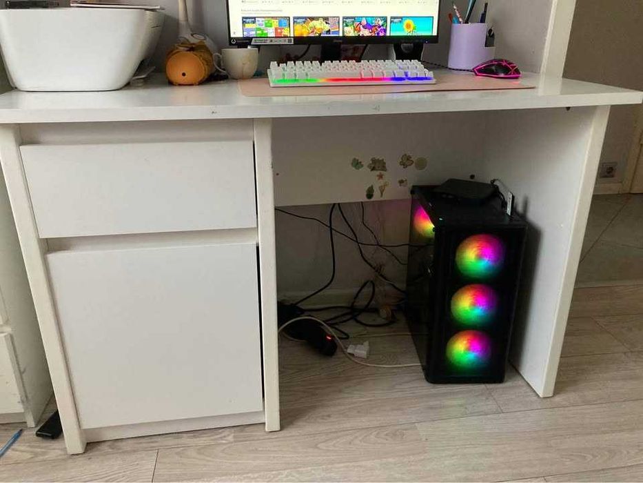 Biurko Agata Meble + komoda Ikea