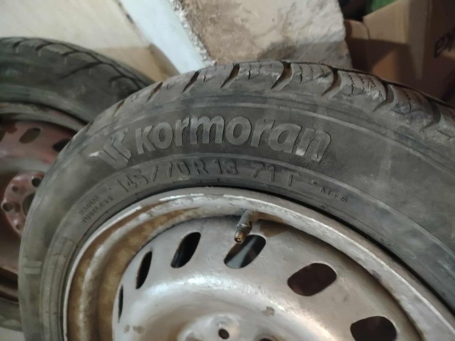 Opony zimowe  145/70 R 13  2 szt.
