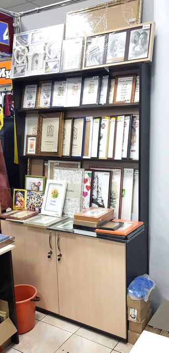 мебель для витрины  б/у  состояние новой