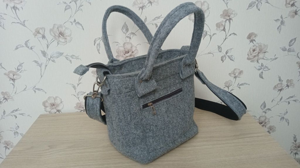 Torebka listonoszka z filcu filcowa A5