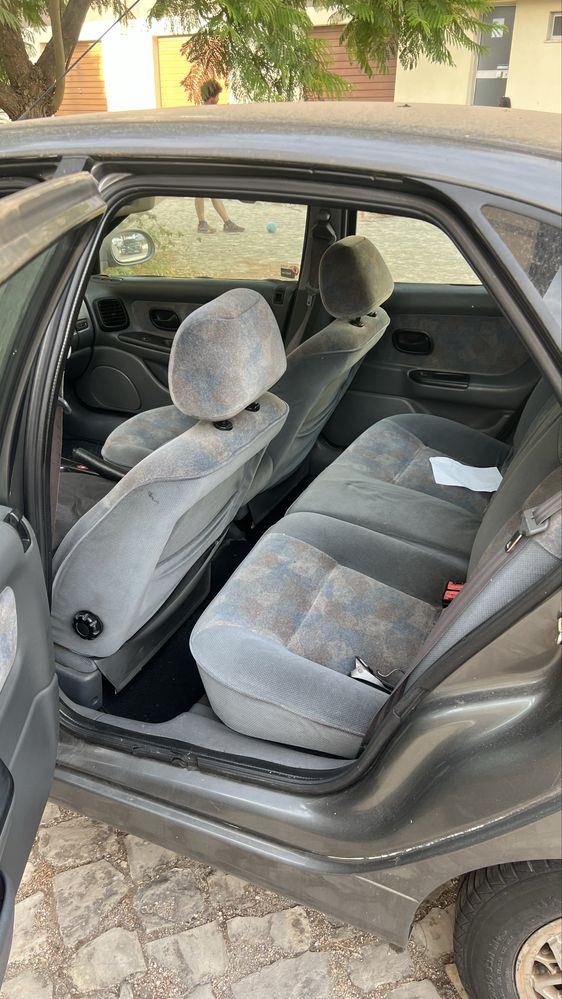 Vendo laguna 95 com defeito
