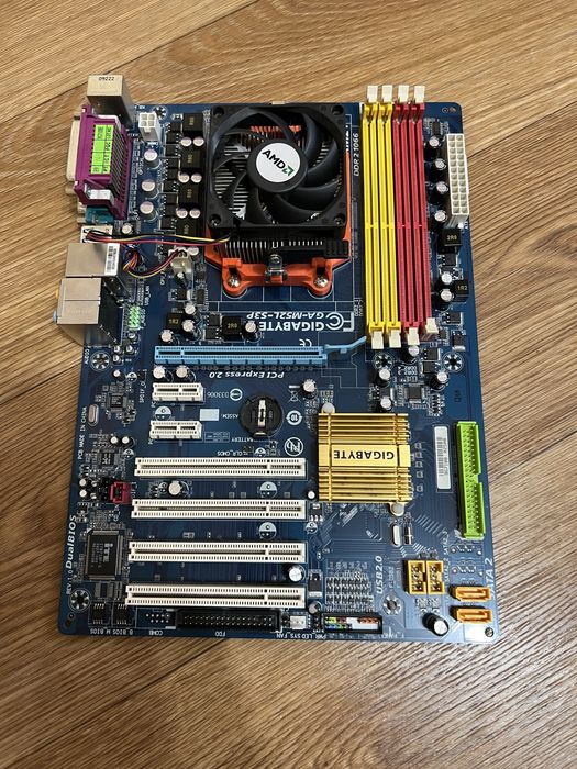 Материньська плата Gigabyte GA-M52L-S3P комплект