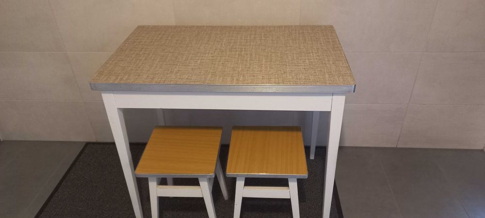 Stół kuchenny dwa taborety