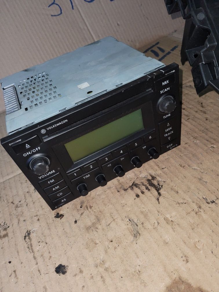 Radio fabryczne Delta 6 RADIO kosz radia vw golf IV bora 2001r