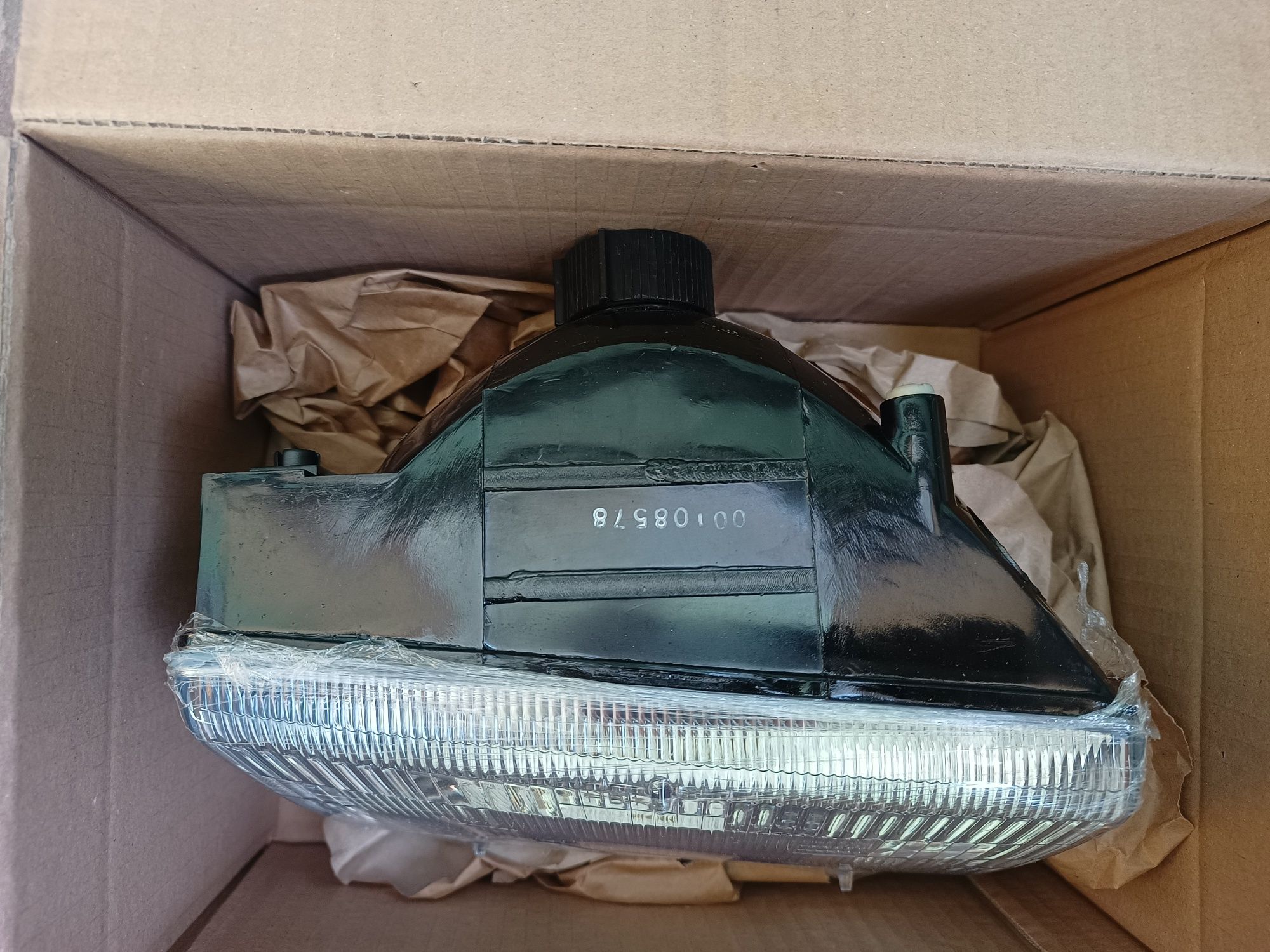 Jeep Grand Cherokee 92-98 reflektor lampa prawa NOWA