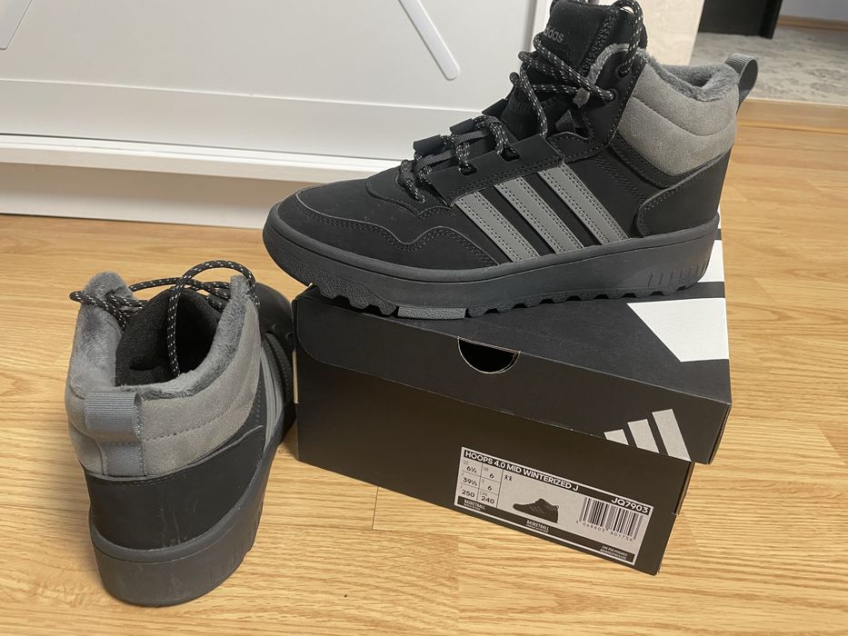 Осінні кросівки, ботинки Adidas