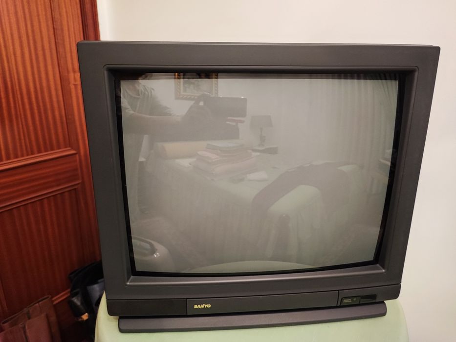 Televisão a cores sanyo