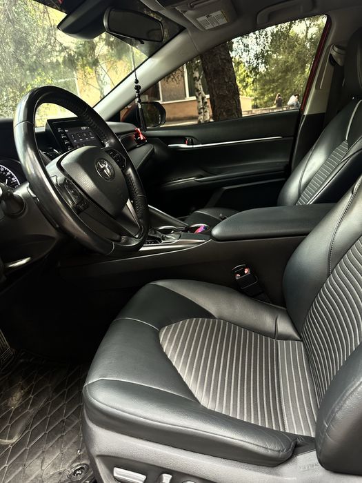 Toyota Camry 75 2021 рік