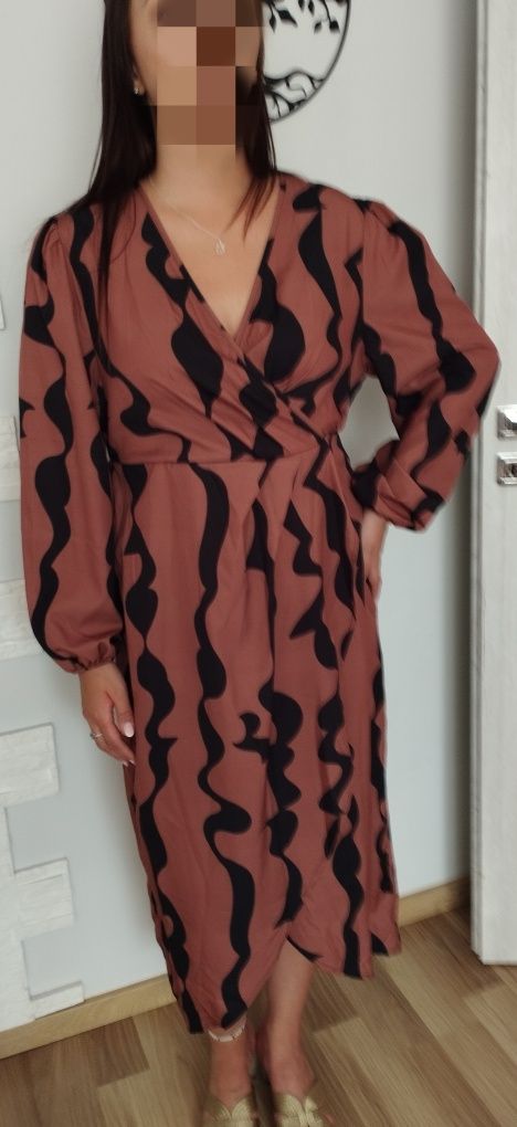 Elegancka brązowa sukienka midi L/40