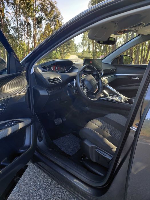 Peugeot 3008 1.2i 130cv EAT8 2022