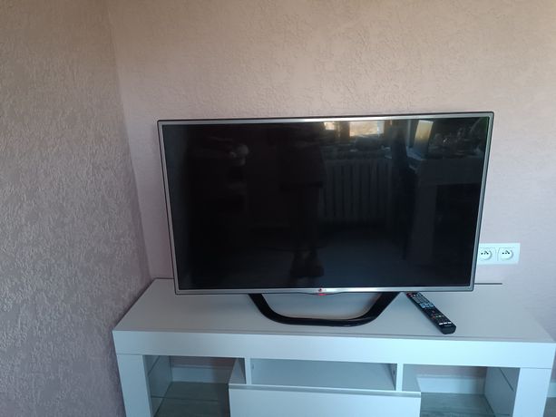 Sprzedam telewizor marki LG 42LA615V